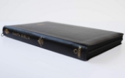 Imagen de Biblia Reina Valera 1960 letra grande. Símil piel negra, cremallera, tamaño manual