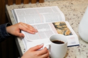 Imagen de Biblia de Estudio actualizada, Revisión 2022, Letra grande, Tapa Dura, NVI