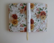 Imagen de Biblia RVR 1960 letra grande tamaño manual, HC, flores rosadas y cantos pintados