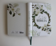 Imagen de Biblia RVR 1960 letra grande tamaño manual, tapa dura con flores blancas y cantos pintados