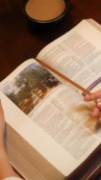 Imagen de RVR, Biblia de estudio trasfondo cultural (El contexto lo cambia todo), Leathersoft, Rojo vino, Interior a color, Comfort Print