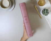 Imagen de Biblia de Promesas RVR1960, Virtuosa, Letra gigante, Piel especial, Rosa