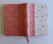 Imagen de Biblia RVR1960 Letra gigante, símil piel rosada con flores (Edición cantos pintados)